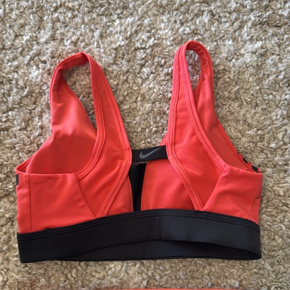 Nike bra and biker short set - Picture 3 of 4